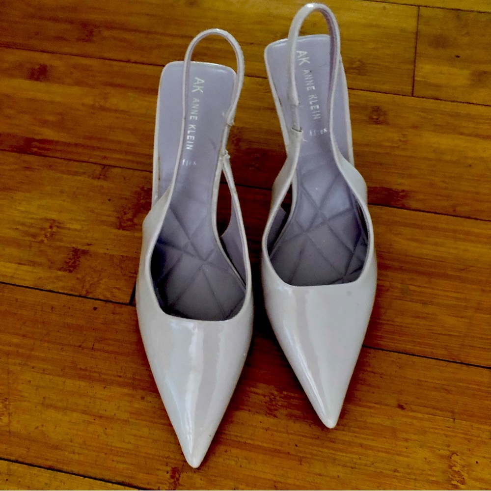 Anne Klein lavender 2.5” heels
